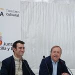 David Esteban presenta el encuentro junto a Ángel González Pieras