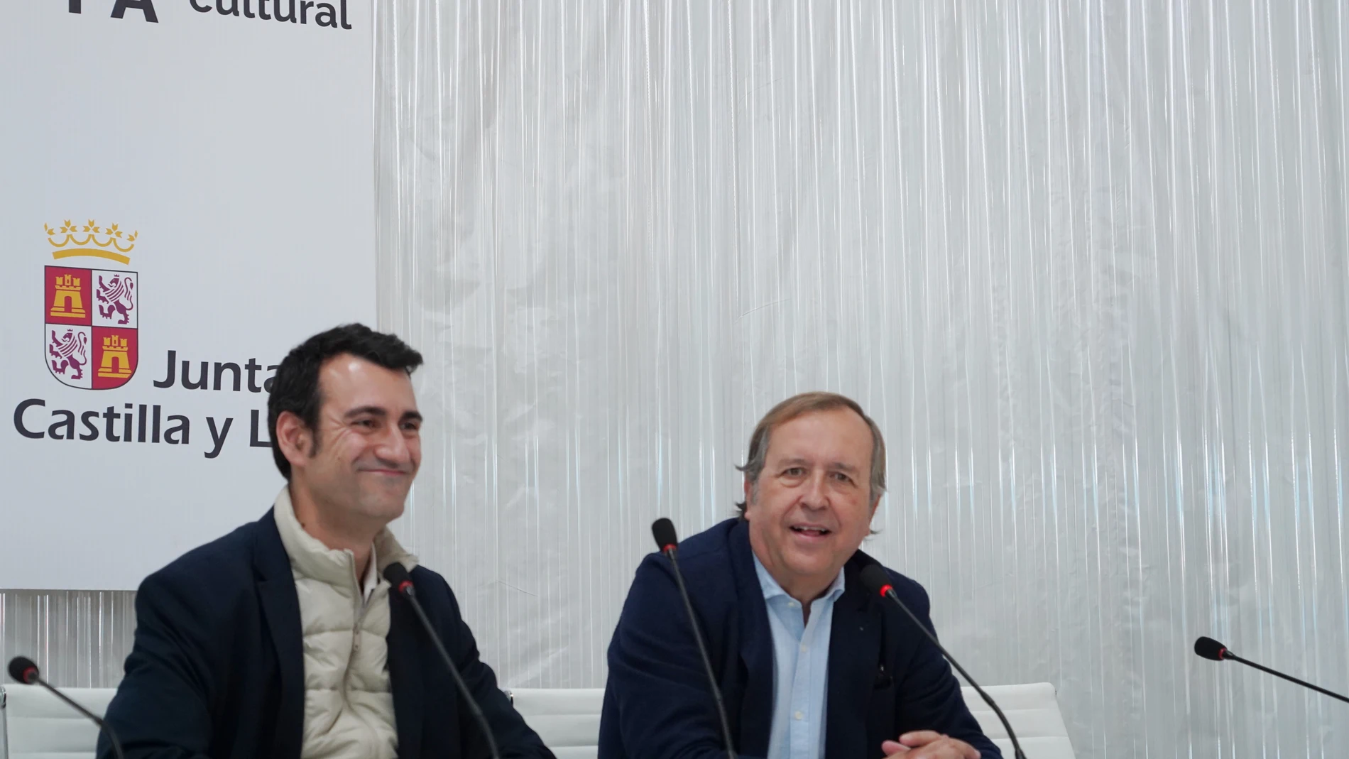 David Esteban presenta el encuentro junto a Ángel González Pieras