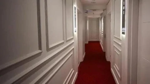 Pasillo de un hotel marroquí en Nador