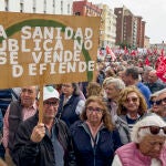 Miles de personas se manifiestan en Andalucía contra el "deterioro" de la sanidad pública