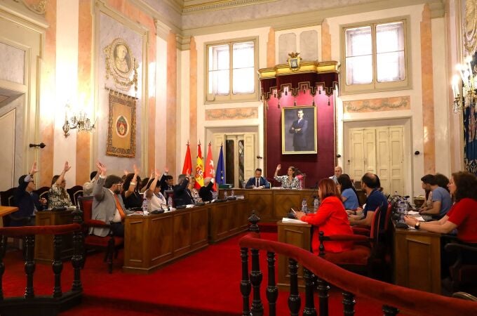 Pleno en el Ayuntamiento de Alcalá de Henares