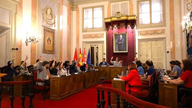 Pleno en el Ayuntamiento de Alcalá de Henares