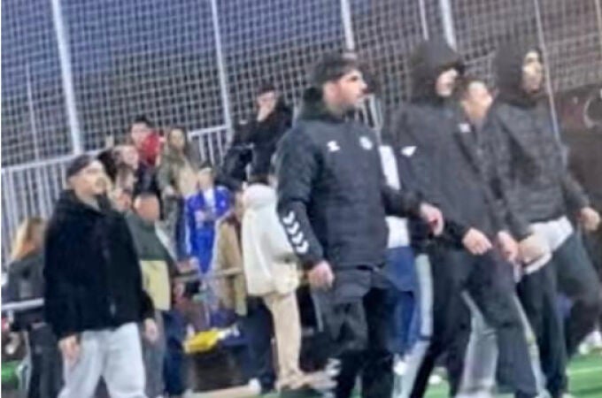 Brutal y vergonzosa pelea en el fútbol regional de Madrid: encapuchados con navajas a la fuga y ocho heridos