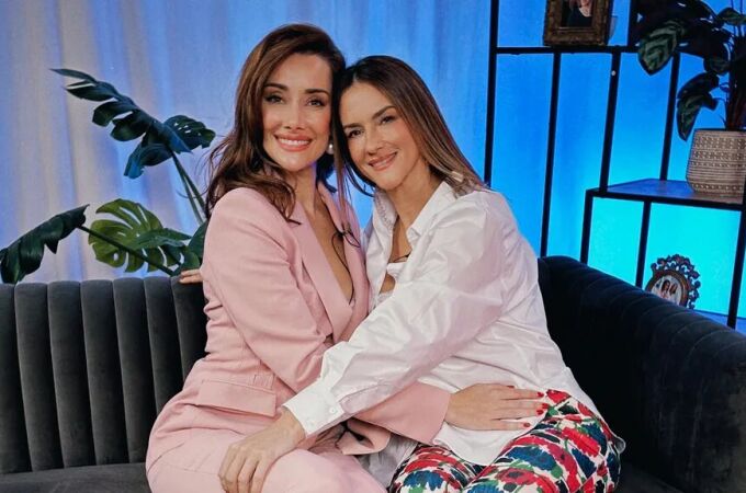 Adara Molinero y Elena Rodríguez, presentadoras de 'En las mejores familias