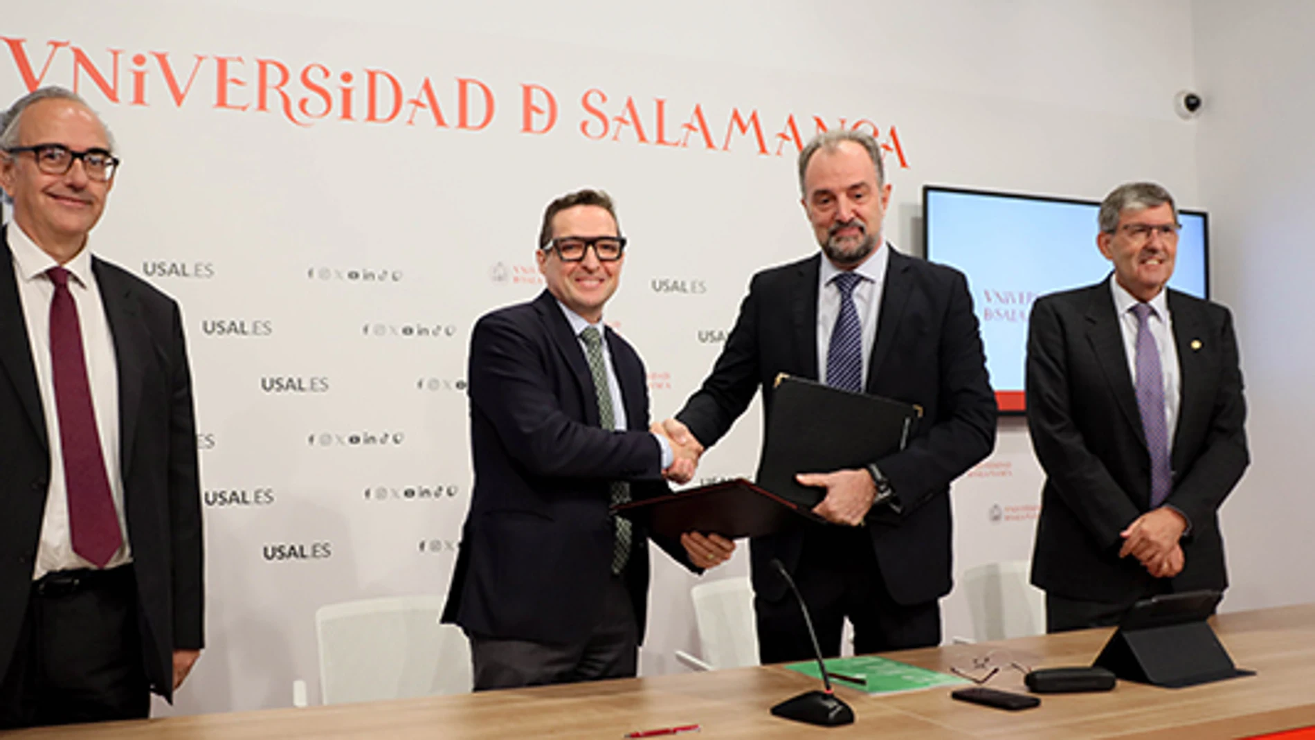 Convenio entre la Universidad de Salamanca y Mirat Fertilizantes