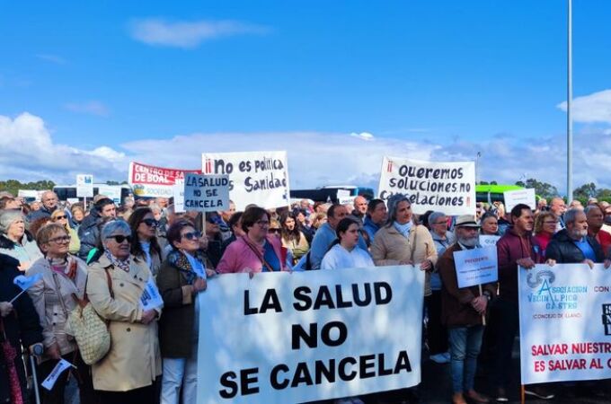 Manifestación por el mantenimiento de servicios en el hospital de Jarrio.