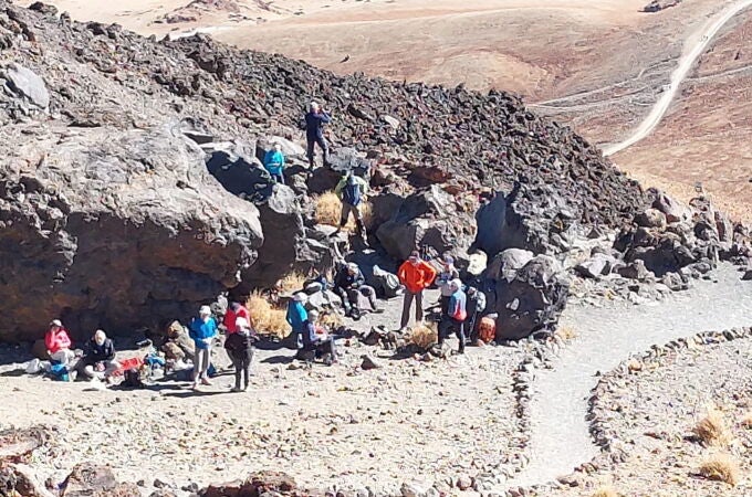 25 personas desoyen los consejos de no subir al Teide y tres han sido rescatadas en helicóptero