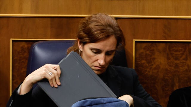 La ministra de Sanidad, Mónica García, durante el último pleno del Congreso de los Diputados.