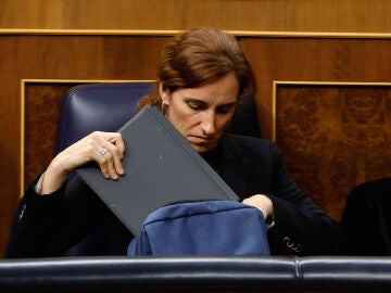 La ministra de Sanidad, Mónica García, durante el último pleno del Congreso de los Diputados.