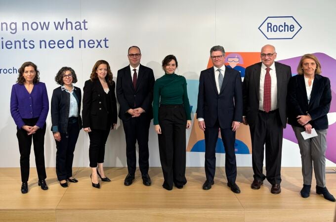 Isabel Díaz Ayuso visita Roche España para conocer los últimos avances en innovación sanitaria y digitalización 