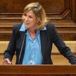 El independentismo radical pide retirar la licencia a la anestesióloga y diputada de Vox, María García, por atender en castellano