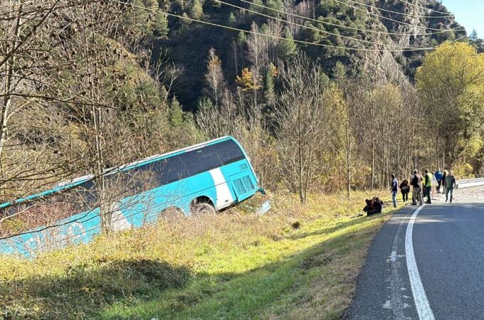 Dos muertos en un choque frontal entre un un camión y un autocar en el Pallars Sobirà