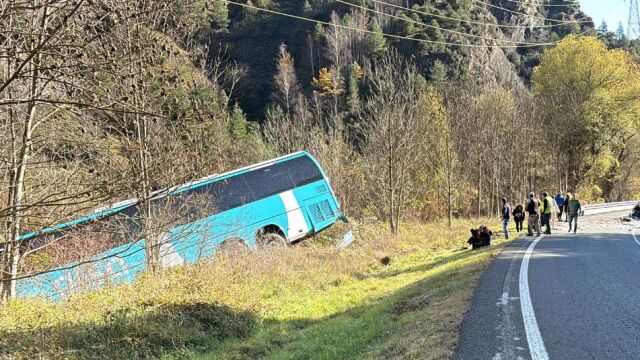 Dos muertos en un choque frontal entre un un camión y un autocar en el Pallars Sobirà