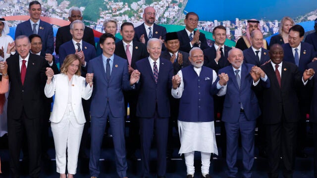 Los líderes del G20 vuelven a tomarse la foto de familia pero ahora con Biden y sin Milei