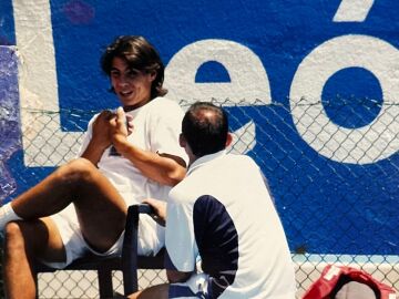 Toni Colom charla con Nadal en un entrenamiento del Challenger de El Espinar, en 2003