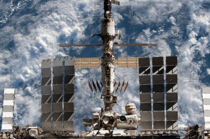 La NASA advierte de 'la posibilidad de un fallo catastrófico' en el módulo ruso de la Estación Espacial Internacional.