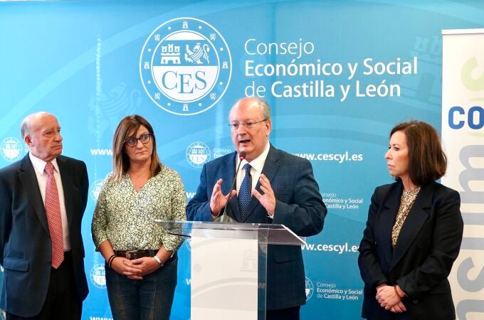 Enrique Cabero en su intervención ante los medios de comunicación