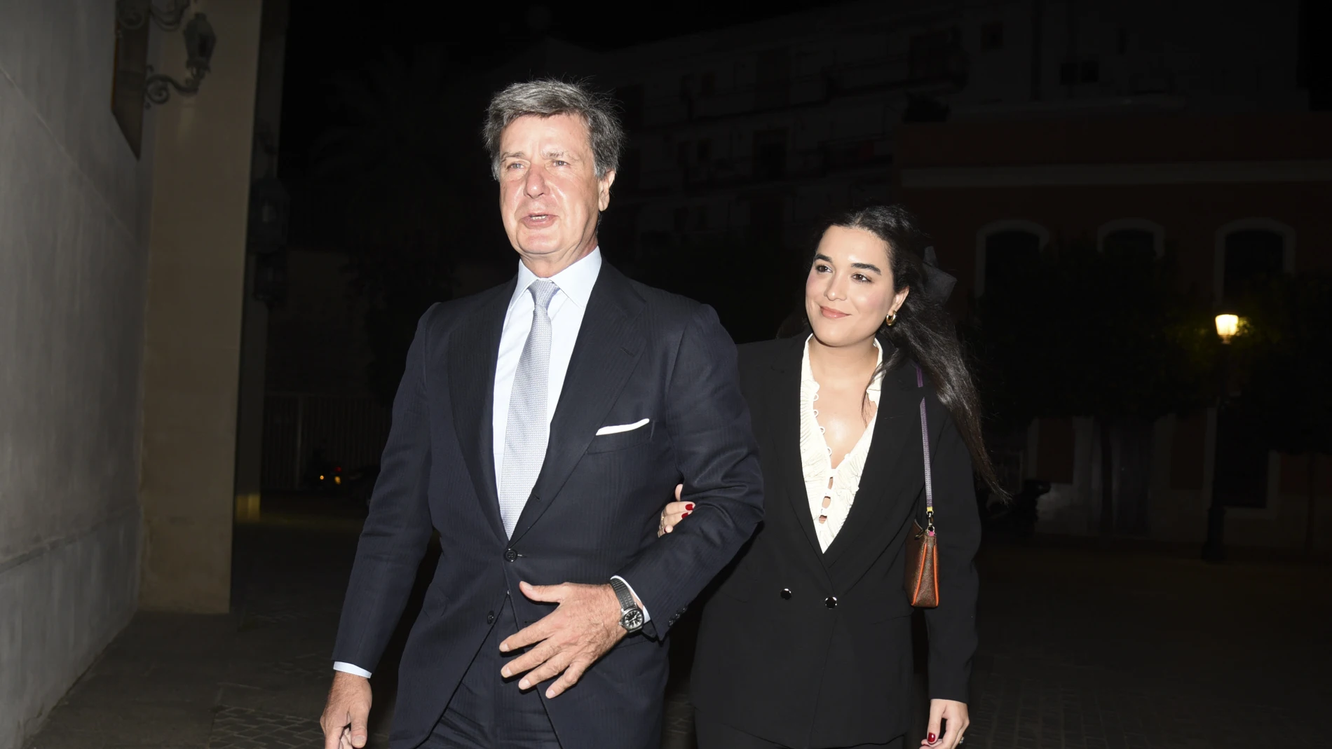 Cayetano Martínez de Irujo y Bárbara Mirjan en la misa funeral por la muerte de la duquesa de Alba