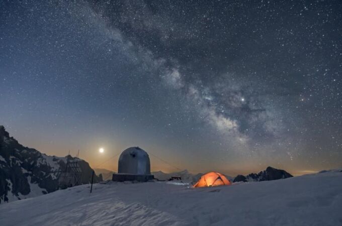 El portaaviones a 2.300 metros de altitud en Picos de Europa donde dormir gratis viendo las estrellas