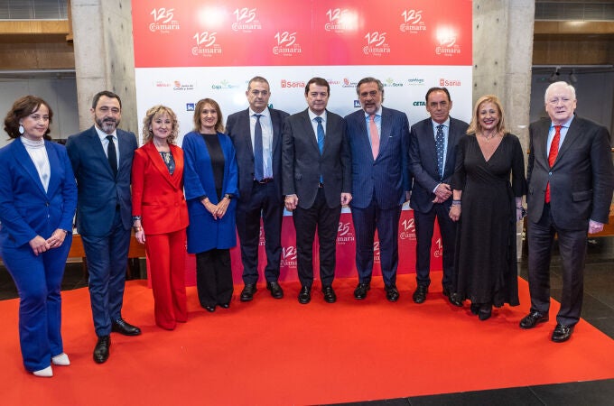 El presidente junto a Alberto Santamaría, Rocío Lucas, Benito Serrano, Antonio Méndez Pozo o Yolanda de Gregorio, entre otros