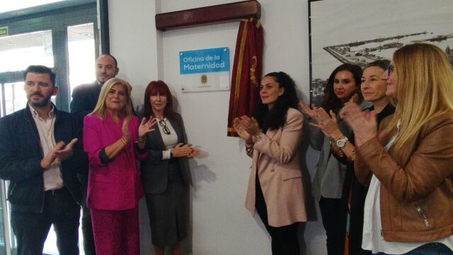 Acto de inauguración hoy en Alicante de la nueva oficina de la maternidad