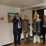 Félix Rosado, segundo por la izquierda, durante el acto en el Consulado de Colombia en Madrid