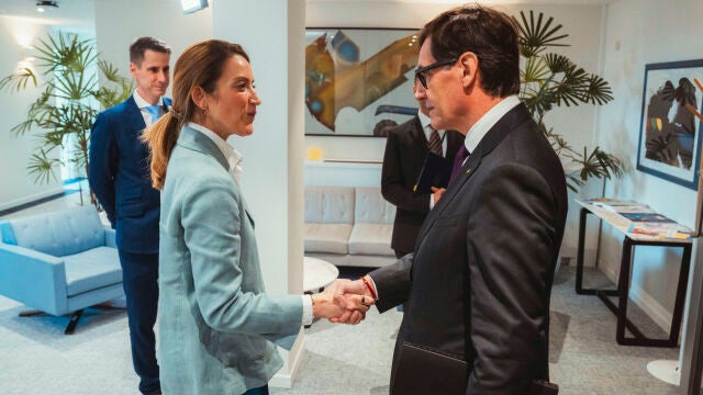 Salvador Illa con Roberta Metsola