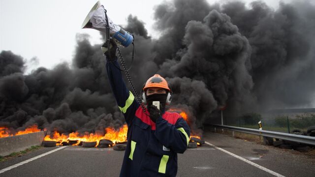 Economía.Trabajadores de Alcoa se concentran en Ribadeo (Lugo) el sábado para pedir la "implicación" de Gobierno y Xunta