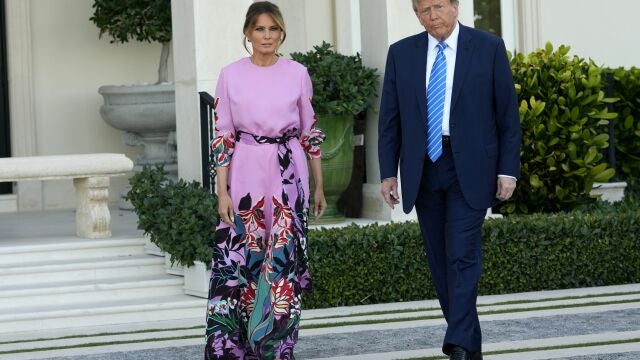 Former President Donald Trump, right, arrives with Melania Trump for a GOP fundraiser, Saturday