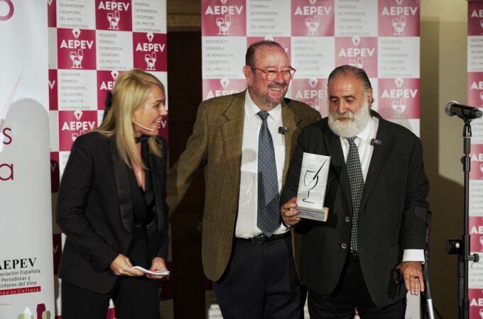 Javier Pérez Andrés recoge el galardón