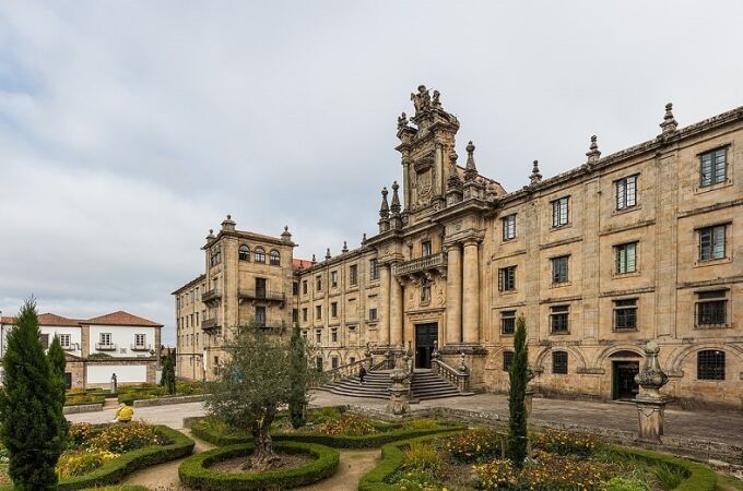 Fachada principal de San Martín Pinario. 