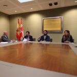 El portavoz de Vox en las Cortes regionales, Juan García-Gallardo, se reúne con los representantes de FSIE Castilla y León 