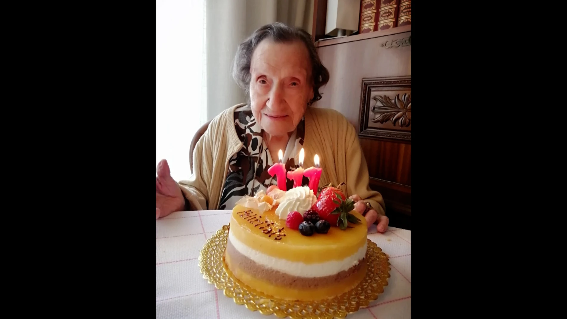 Angelina Torres Vallbona, de 111 años,