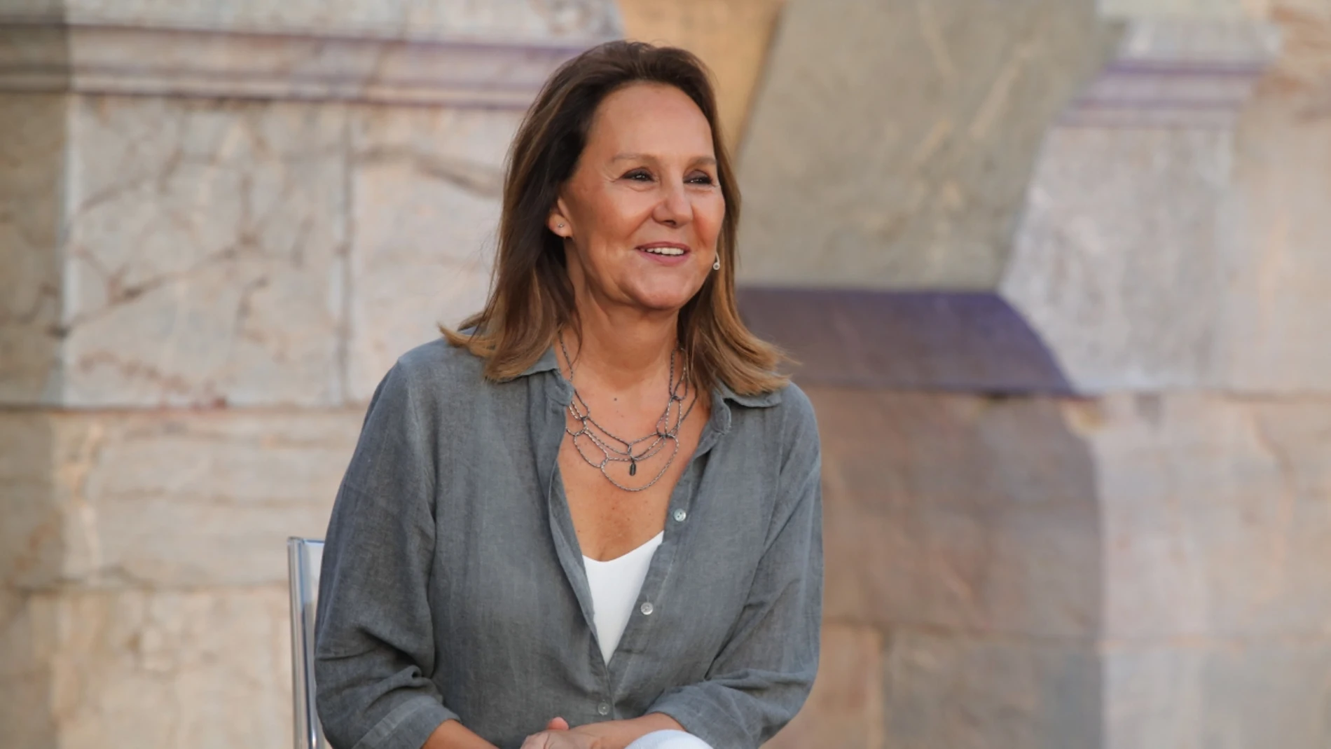 La escritora María Dueñas