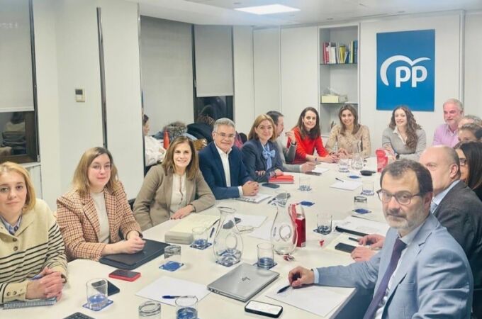 La vicesecretaria de Sanidad y Educación del PP, Ester Muñoz, se ha reunido con secretarios generales, viceconsejeros y directores generales de Educación de las comunidades gobernadas por el PP