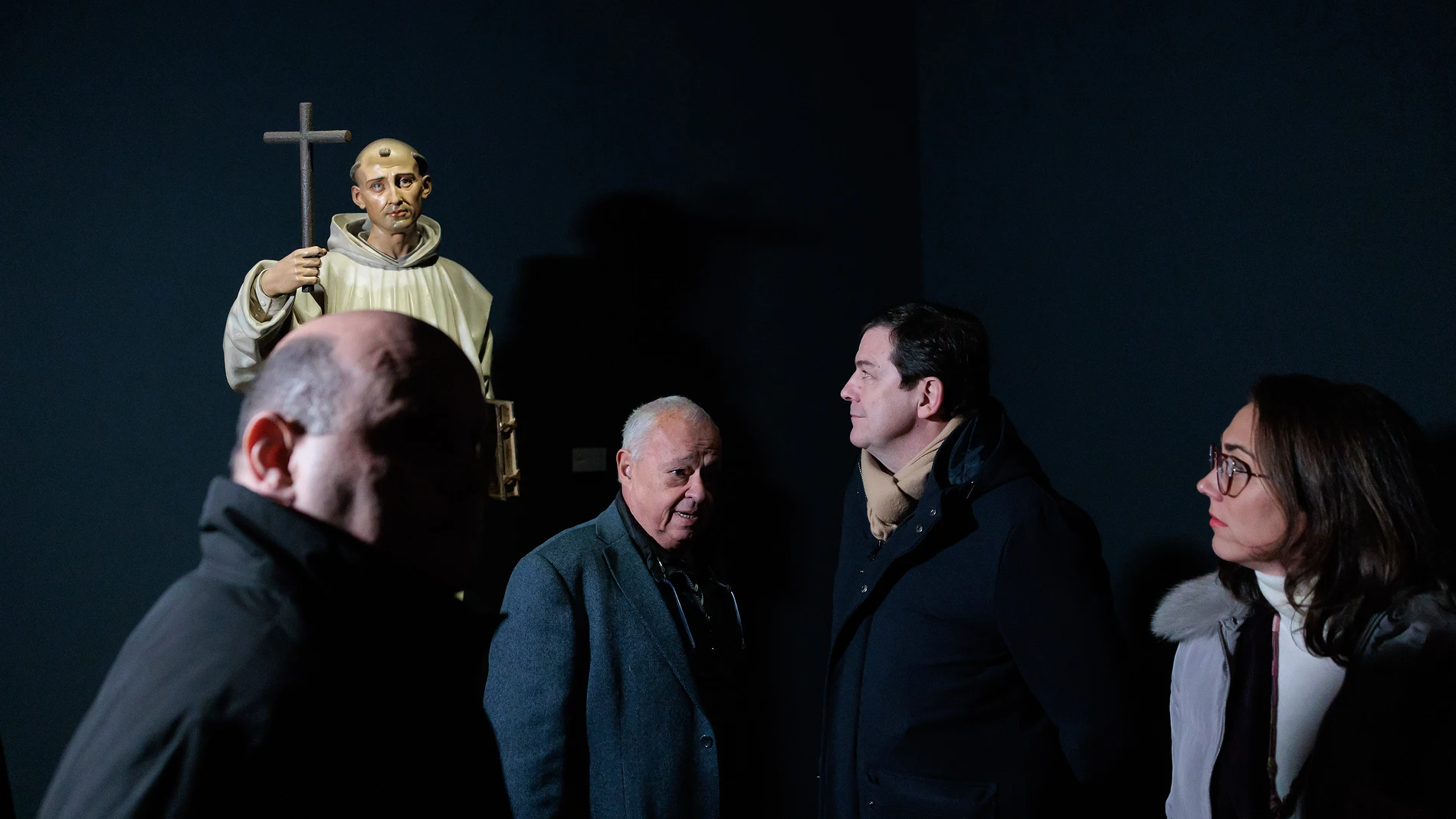 Mañueco, Santonja y González Corral visitan la exposición en la Catedral de Valladolid