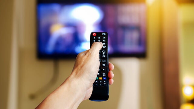 Solo un 62.9% de los españoles pone la televisión a los niveles que se recomiendan