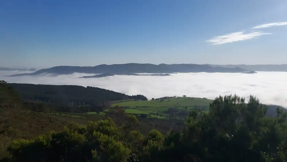 Amanecer en la sierra de A Bobia
