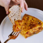 Tortilla con cebolla confitada