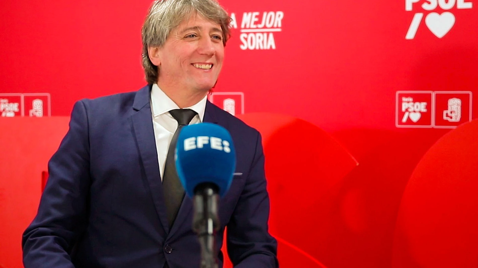 SORIA (ESPAÑA), 11/01/2025.- El proclamado secretario general del PSOE de Castilla y León y alcalde de Soria, Carlos Martínez, analiza en una entrevista con EFE el reto que afronta y las sensaciones que han rodeado este paso, a poco más de un mes del Congreso Autonómico con el que iniciará su liderazgo y la carrera hacia las próximas elecciones autonómicas, como máximo en un año. EFE/ Wifredo García