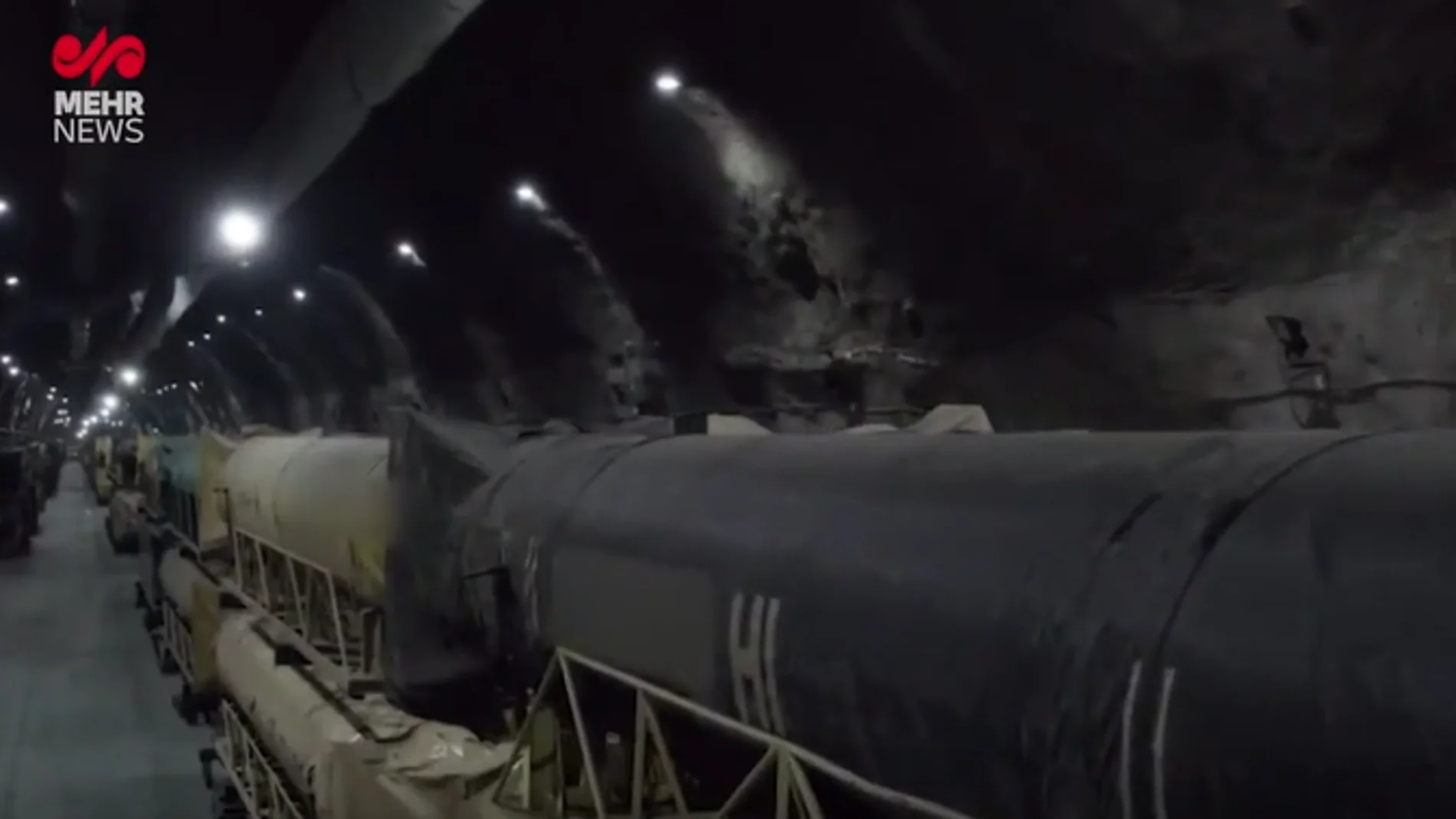 Irán enseña su "ciudad subterránea de misiles" y anuncia que fabrica nuevos proyectiles "especiales"