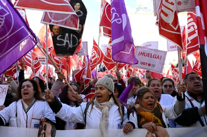 Trabajadoras del Servicio de Ayuda a Domicilio se manifiestan para exigir mejoras en sus condiciones