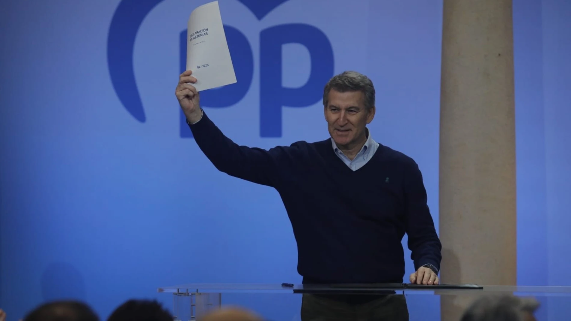 El presidente del PP, Alberto Núñez Feijóo, en la clausura de la cumbre del PP celebrada en Asturias JORGE PETEIRO/EUROPA PRESS 12/01/2025