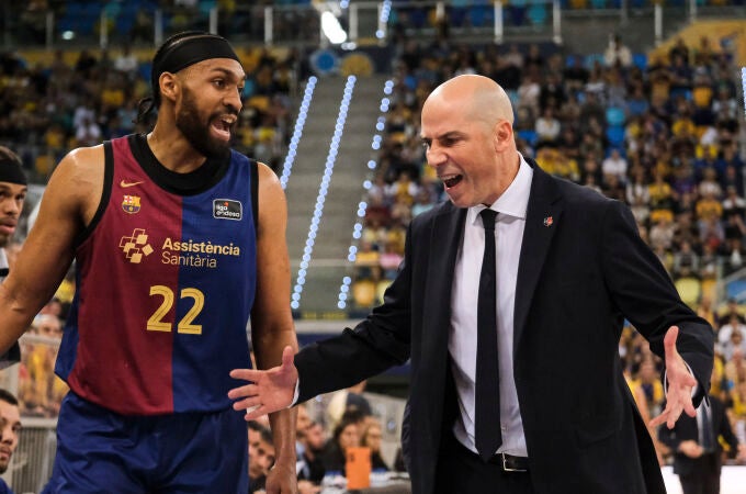 Jabari Parker y Joan Peñarroya, en pleno partido ante el Dreamland Gran Canaria