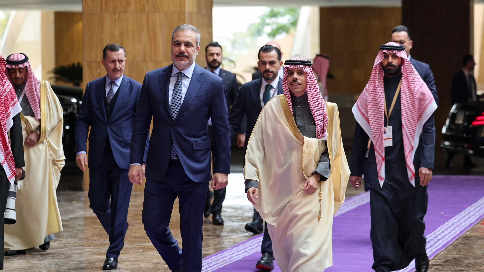 Riyadh (Saudi Arabia), 12/01/2025.- A handout photo made available by the Turkish Foreign Ministry Press Office shows Turkish Foreign Minister Hakan Fidan (L) and Saudi Arabia's Foreign Minister Prince Faisal bin Farhan al-Saud (R) during the expanded ministerial meeting on Syria, in Riyadh, Saudi Arabia, 12 January 2025. Middle East and Western top diplomats gathered to participate in the expanded ministerial meeting on Syria following the ouster of former President Bashar al-Assad. (Arabia ...