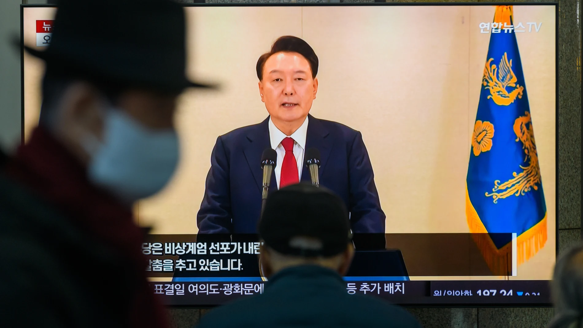 December 12, 2024, Seoul, South Korea: A 24-hour Yonhapnews TV broadcast at Yongsan Railway Station shows South Korean President Yoon Suk Yeol delivering a speech at the Presidential Office in Seoul. South Korean President Yoon Suk Yeol, defended his botched martial law declaration, as an act of governance and denied insurrection charges facing him, while vowing to fight until the last moment against whether it is impeachment or a martial law probe. Europa Press/Contacto/Kim Jae-Hwan 12/12/...