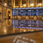 Economía/Bolsa.- El Ibex 35 mantiene su tendencia a la baja en la media sesión y cae un 0,5% hasta los 11.650 enteros