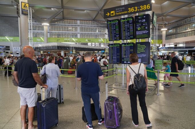 Pasajeros en el aeropuerto de Málaga