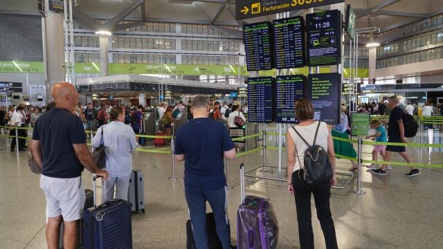Pasajeros en el aeropuerto de Málaga
