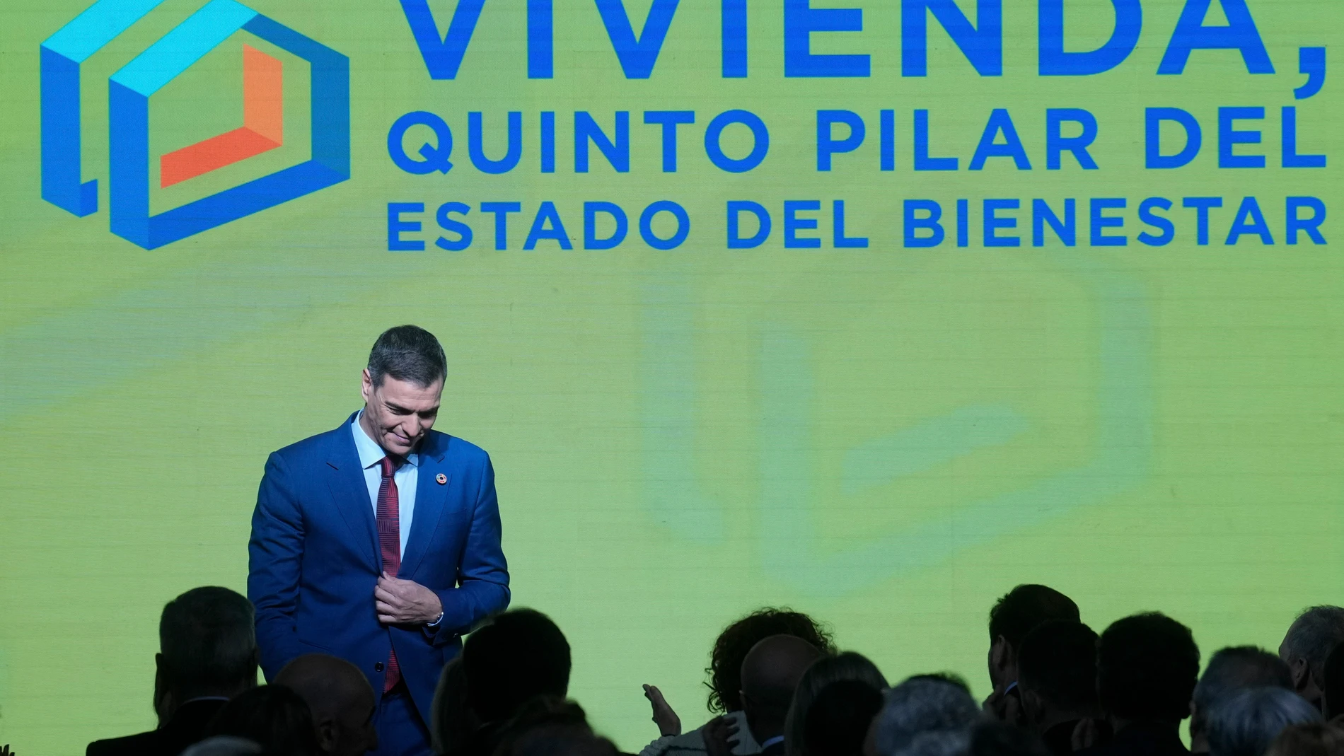 MADRID, 13/01/2025.- El presidente del Gobierno PEdro Sánchez clausura el foro 'Vivienda: quinto pilar del Estado del bienestar' organizado por el Gobierno sobre el problema del acceso a la vivienda, este lunes, en Madrid. EFE/ Borja Sánchez-trillo